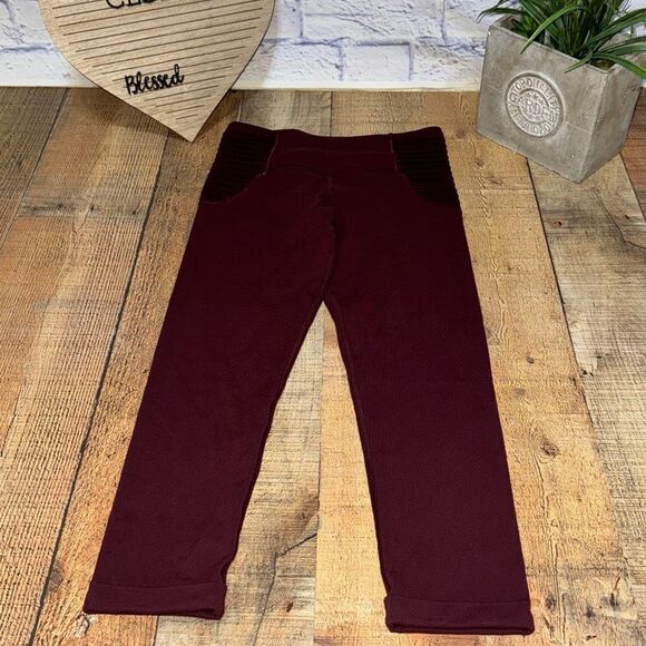 Lululemon Aphrodite Crop
Bordeaux Drama - Picture 15 of 15